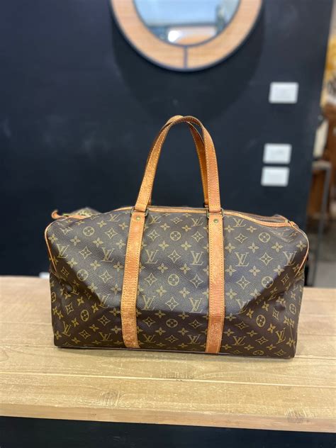 easyjet borsone louis vuitton|authentic louis vuitton text.